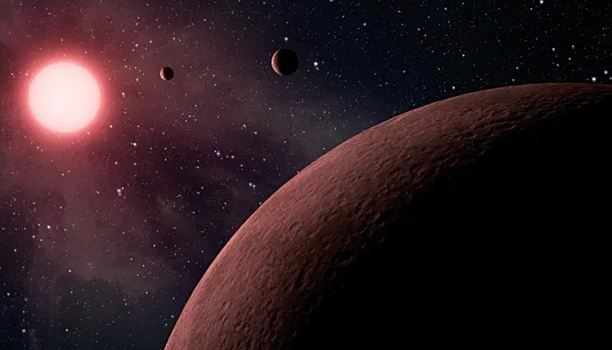Телескоп нашел гигантскую красную планету с двумя Солнцами