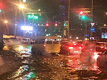 В Самаре из-за коммунальной аварии сильно затопило Московское шоссе