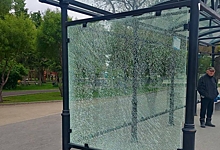 В центре Омска вандалы расстреляли еще одну остановку