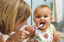 Нужно ли младенцу чистить зубы?