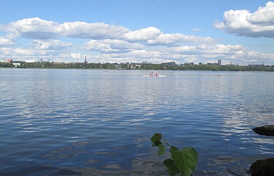 В Екатеринбурге в пруду нашли труп мужчины