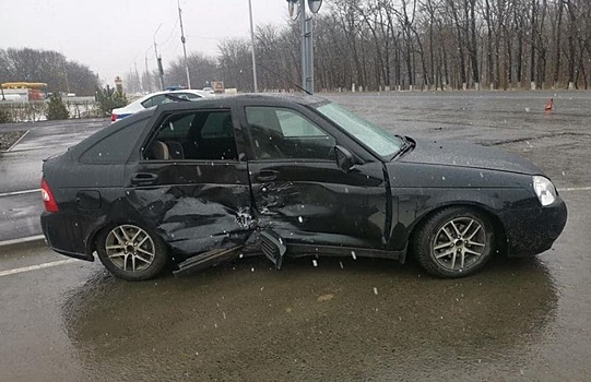 Пятилетний ребенок пострадал при столкновении двух авто по дороге в Армавир