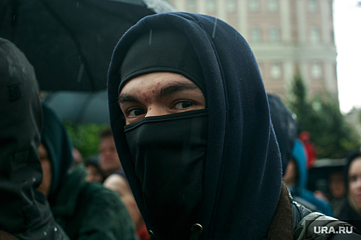 В Екатеринбурге поймали бойцов в масках, устроивших погром в элитном ресторане