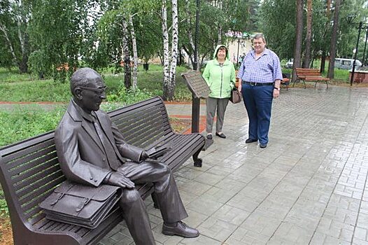 В сквере Саянска установили скульптуру советского министра