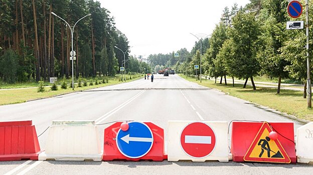 В Заречном ул. Озерскую перекрыли из-за вспучившегося асфальта