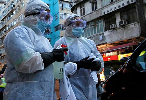 Директор ФБР Рэй считает причиной пандемии коронавируса утечку из лаборатории в Ухане