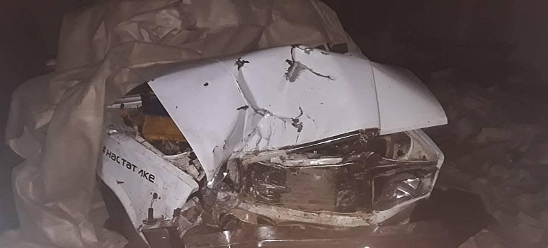 В Самарской области пьяный пенсионер без прав протаранил столб на «Жигулях»