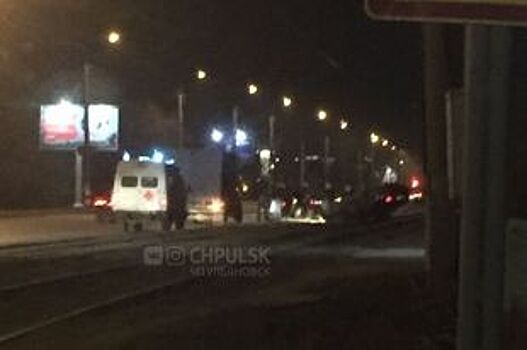 На трамвайных путях в Ульяновске среди ночи перевернулся автомобиль