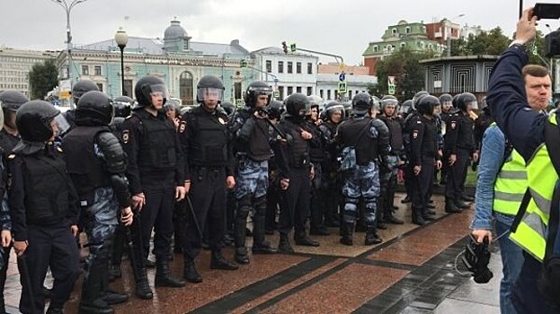 Морозов: действия полиции не дали 3 августа развернуть в Москве "украинский сценарий"