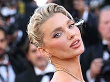 Эльза Хоск прогулялась в куртке с голыми ногами