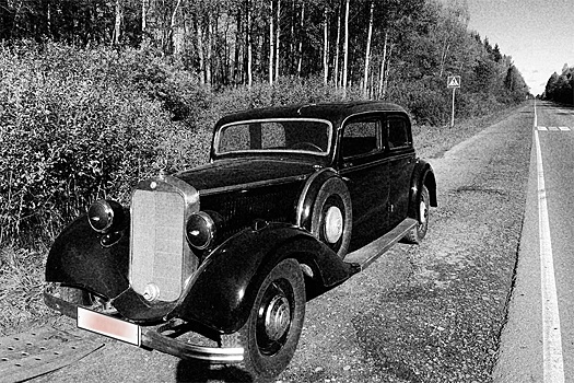 В России на продажу выставили 87-летний Mercedes разведчика Штирлица