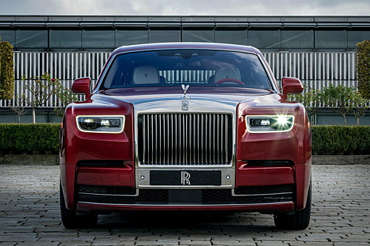 Rolls-Royce выпустил уникальный Phantom c «хрустальной» краской