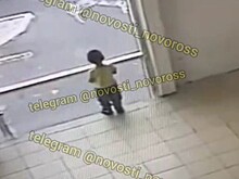 Трехлетний ребенок погиб после падения в гипермаркете Новороссийска