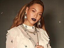 Певица Бейонсе едва не разбилась, застряв на сцене во время концерта