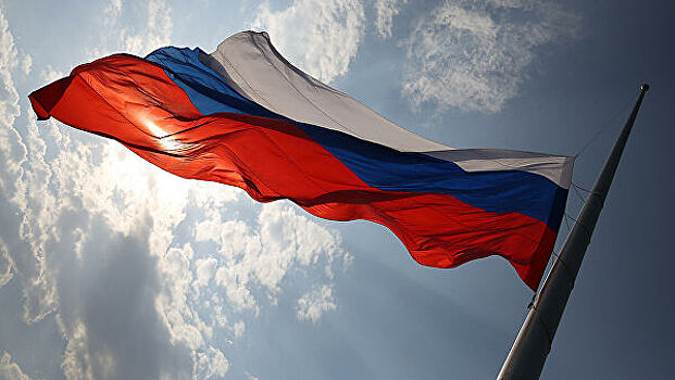 Депутат предложил устанавливать флаги РФ на домах, где живут ветераны