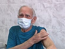 Ровесник века: ветеран войны привился вакциной «Спутник V»