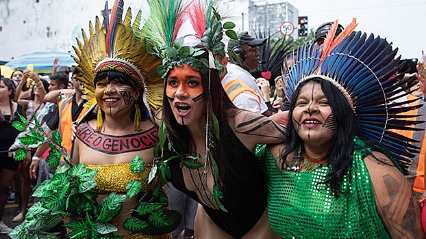 Праздник красок: ежегодный карнавал стартовал в Рио-де-Жанейро