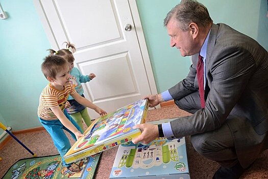 «Единая Россия» поздравляет жителей области с Днем защиты детей