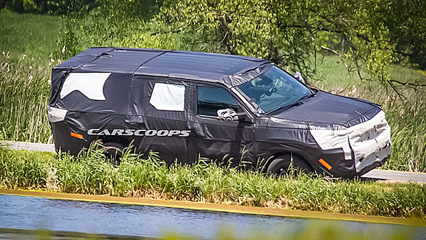 Jeep Grand Wagoneer выехал на тесты и застрял в грязи