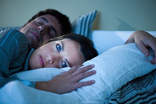 Ученые нашли объяснение, почему женщины спят хуже мужчин