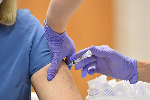 В Мурманской области началась вакцинация врачей от COVID-19