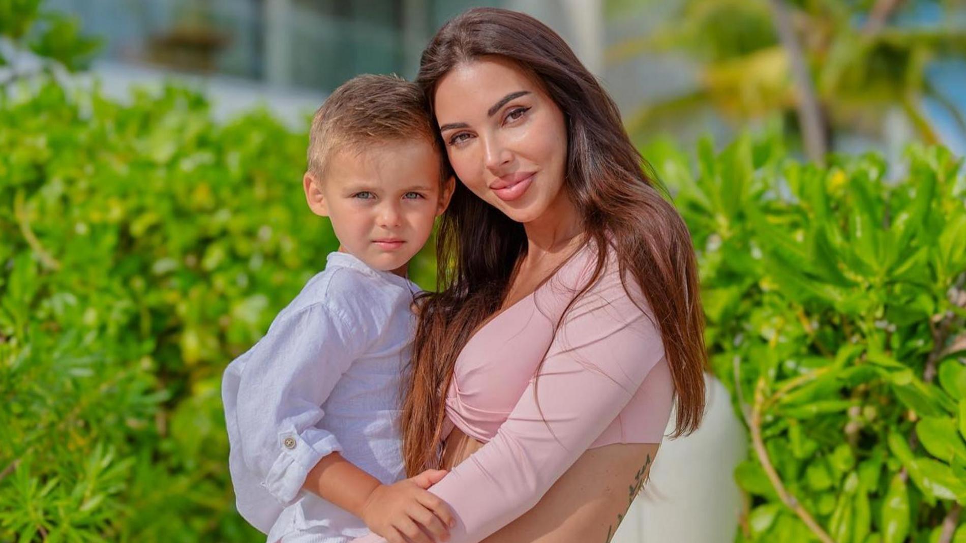 Младшая дочь Оксаны Самойловой и Джигана пошутила, что их сын приемный — как отреагировала звездная мама: «Чисто классика»