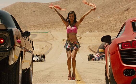 Стритрейсеры вынуждают власти поменять движение на площади Ленина