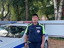 Госавтоинспектора помогли женщине с ребенком на трассе под Вологдой