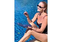 44-летняя Елена Летучая показала фигуру в купальнике с глубоким декольте