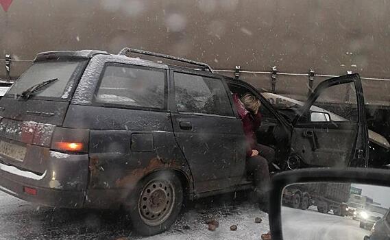 В Курске утром 20 ноября около 10 легковых автомобилей попали в ДТП