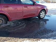 В Курской области несколько автомобилей пробили колеса в яме