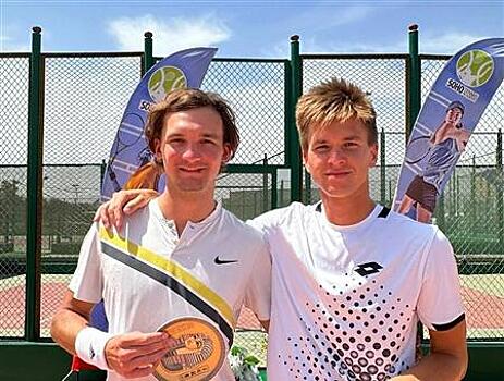 Никита Янин стал победителем международного турнира по теннису в парном разряде