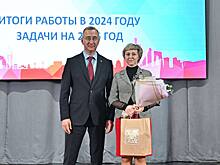 Владислав Шапша наградил спасительницу утопающего