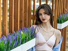 Стилист назвал удешевляющие образ модные тренды