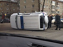 "Жигули" протаранили полицейский УАЗ в Коломне
