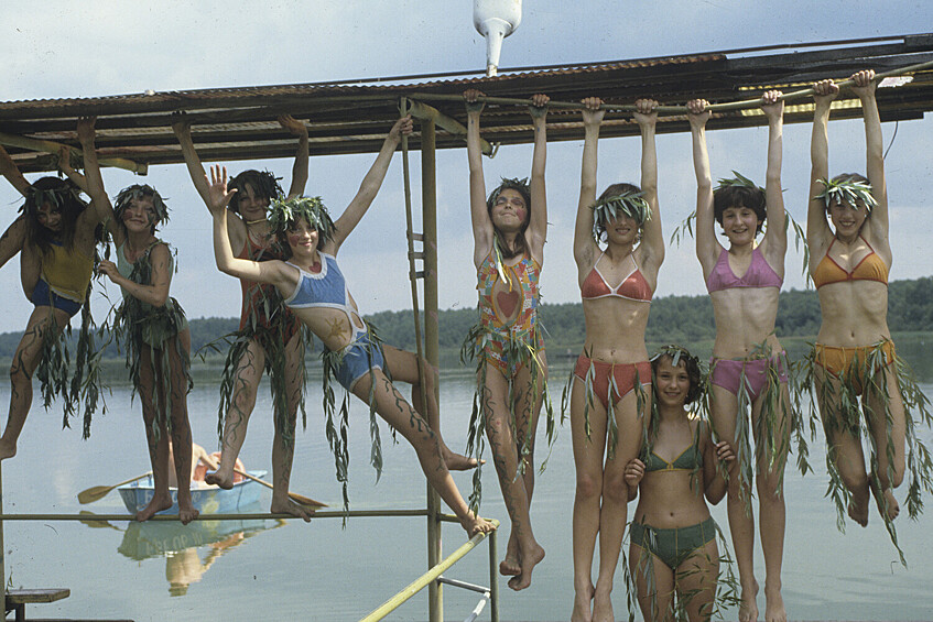 «Русалки» из пионерского лагеря «Мечта» во время празднования Дня Нептуна, Белорусская ССР, 01 июля 1986 года