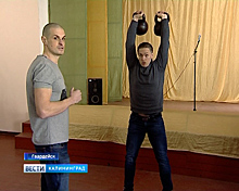 В Калининграде для заключённых колонии №7 провели мастер-класс по гиревому спорту