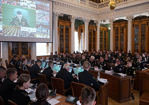 Офицеры Главного командования ВМФ написали Диктант Победы