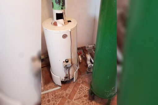 В Липецке спасли пенсионерку застрявшую на кухне на горячих трубах