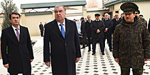 Президент Таджикистана вручил ключи от квартир работникам силовых структур