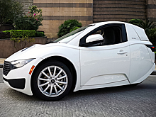 Посмотрите на электрический трицикл из Канады, который выглядит как обрезанный автомобиль