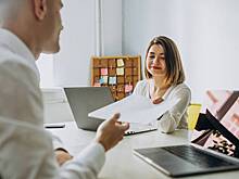 Зумерам посоветовали не брать родителей на собеседования