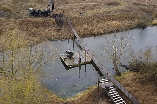 Военнослужащие бригады МТО ЗВО приступили к возведению мостовых переходов в Тульской области