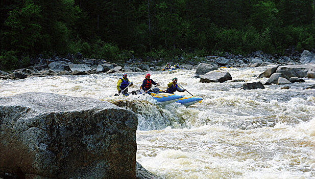 В Башкирии столкнулись два катамарана с туристами, погибла женщина