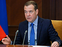 Медведев: гибридной войной с Россией Запад повышает вероятность начала третьей мировой