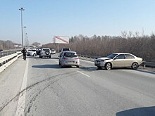 «Хонда» выбросила «Ниссан» в отбойник на Советском шоссе: пострадала девушка