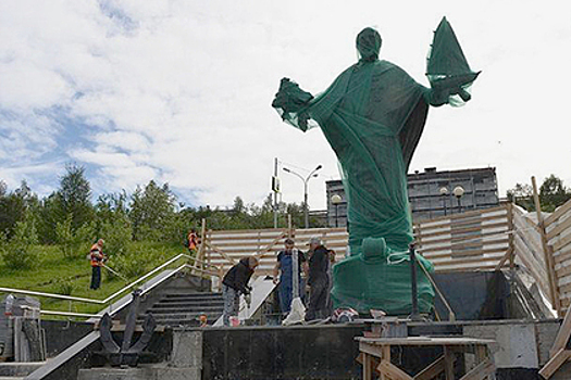 В Мурманске откроют памятник cвятому Николаю по написанной Конюховым иконе