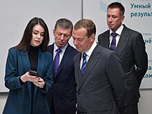 Медведев призвал внедрять удаленный контроль за опасными объектами в РФ