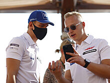 Никита Мазепин рассказал, зачем подарил Шумахеру валенки