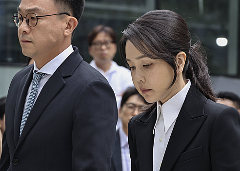 В Южной Корее выдали ордер на арест экс-первой леди